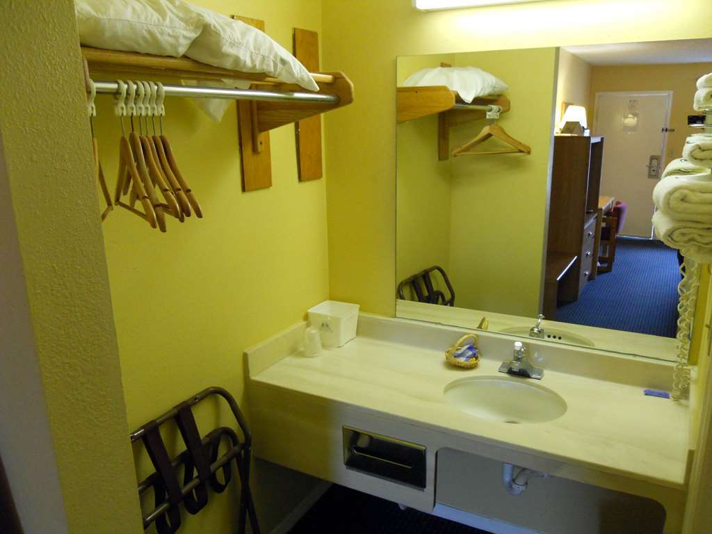 Americas Best Inn - Savannah I-95 Georgetown الغرفة الصورة